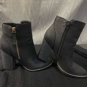Women’s GUESS bootie heels! Size 6